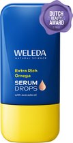 Blauw en geel flesje Weleda Extra Rich Omega Serum Drops met avocado olie en een paarse award sticker.