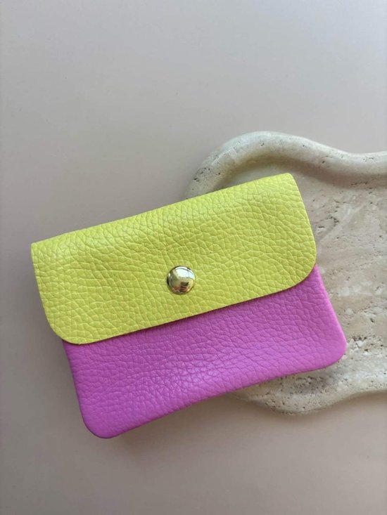 Portemonnee | Colorblock | Geel EN Roze | Mat | Matte afwerking | 11 cm x 8 cm | Wallet | Geld | Betalen | Accessoires | Accessoire | Mode | Fashion | Echt leer | Leather | Dames | Vrouwen | Mama | Cadeau | Kado | Luxe uitstraling | Mini | Dame Trend