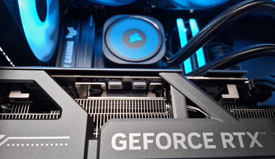 Xenith Epic Corsair Ultra Plus - Core Ultra 7 270K Plus - GeForce RTX 5090 - 64 GB RGB DDR5 - 4 TB Samsung ssd - Windows 11 Pro