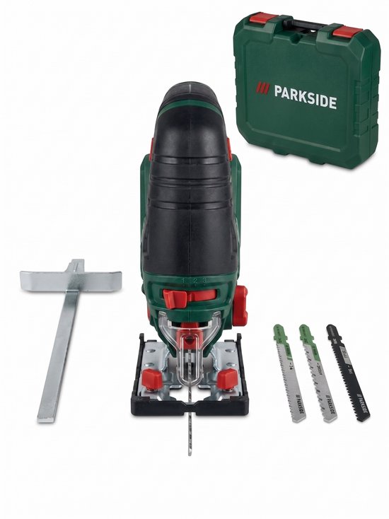 Groene en zwarte decoupeerzaag met rode details, inclusief koffer en zaagjes.