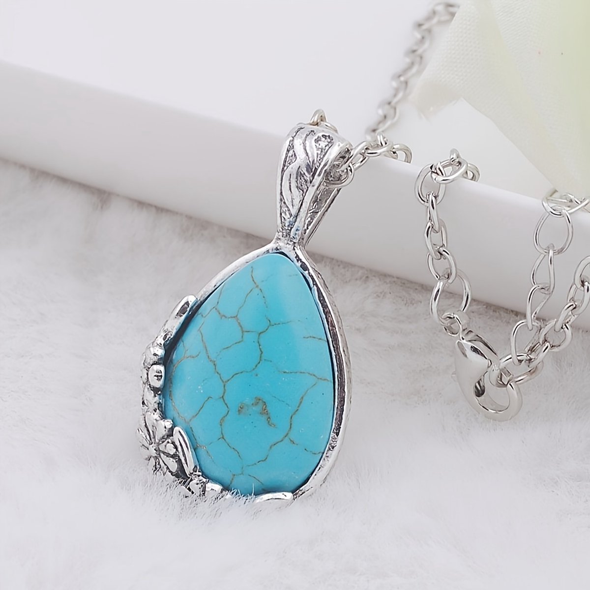 Sjika - Zilveren Ketting Dames met Turquoise Hanger – Druppelvorm Natuursteen Look – Boho Ketting – Sieraad Cadeau