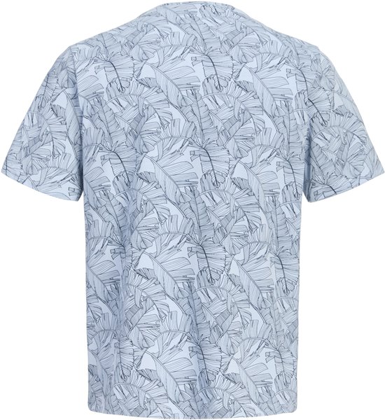 Achterkant van een lichtblauwe T-shirt met all-over bananenbladerenpatroon in zwart.