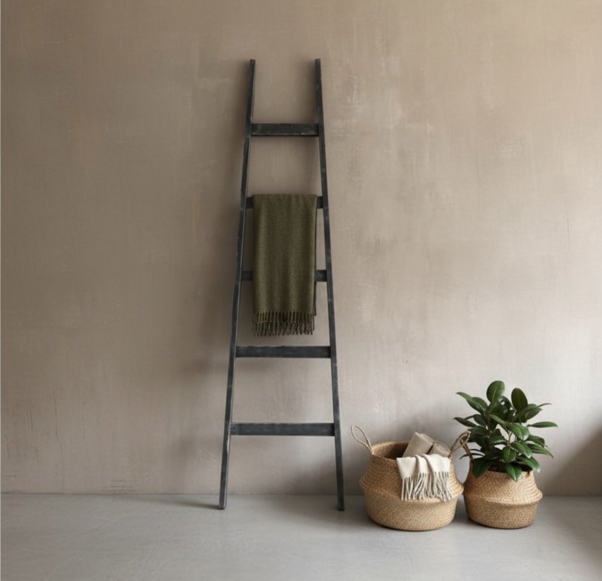 Zwarte 'old look' decoratieladder