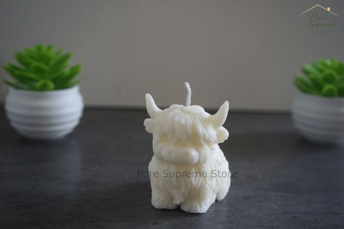 Pure Supreme Store Decoratie kaars Highland Cow | Handgemaakt Wit