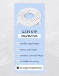Een rol witte NexCable CAT6 UTP kabel. Zonder haperingen, uiterst duurzaam, snelheid van 1000 Mbps, stabiele verbinding.