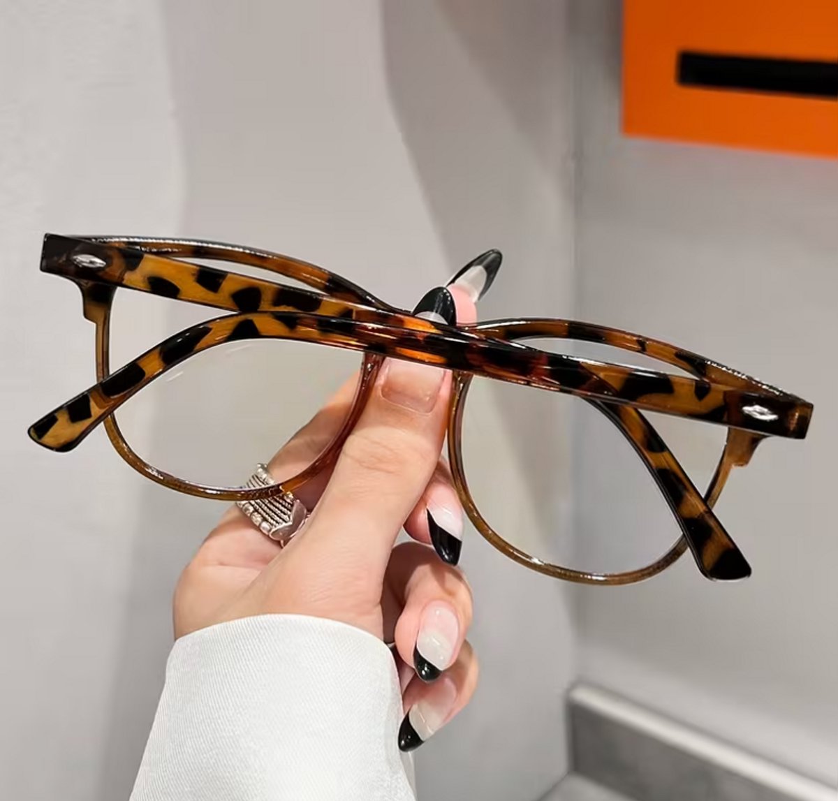 Fardmell Damesbril Zonder Sterkte – Panterprint Computerbril voor Dames – Fashion Blauwlichtbril / Beeldschermbril voor Laptop, Werk, Studie & Gaming – Wayfarer Bril voor Dame