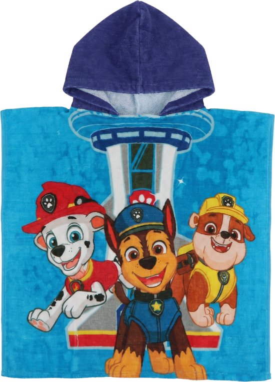 Blauwe Paw Patrol poncho met Marshall, Chase en Rubble bij de uitkijktoren.