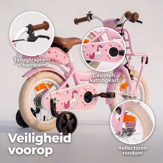 Roze kinderfiets met details: terugtraprem, handrem, gesloten kettingkast, reflectoren. Veiligheid voorop.