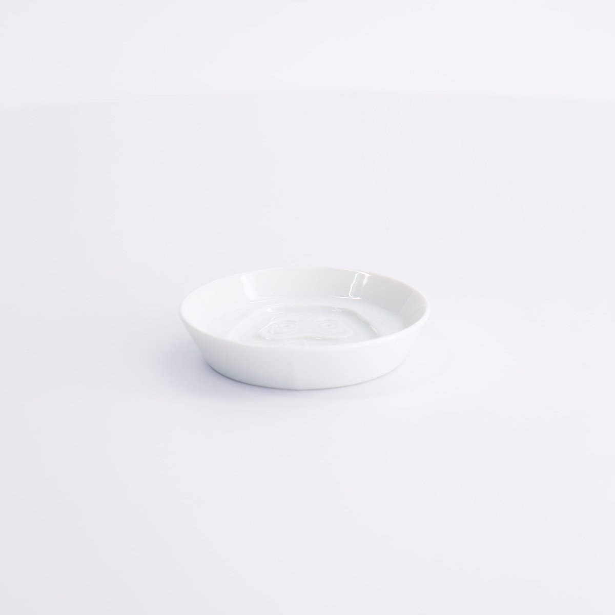 Tokyo Design Studio - Saus Schaaltje - Daruma - Reliëf Design - 8,2 cm