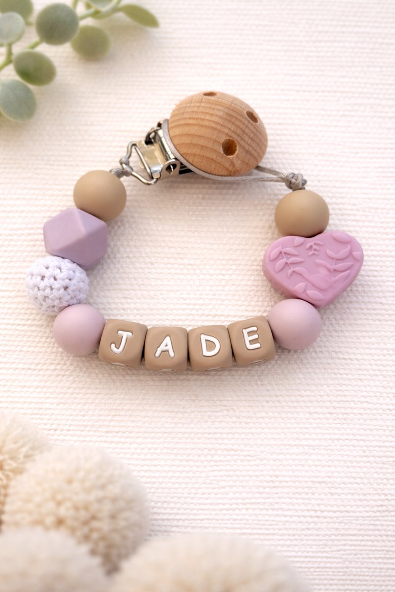 Speenkoord met naam | gepersonaliseerd | hart lila paars - beige | baby | kraamcadeau |