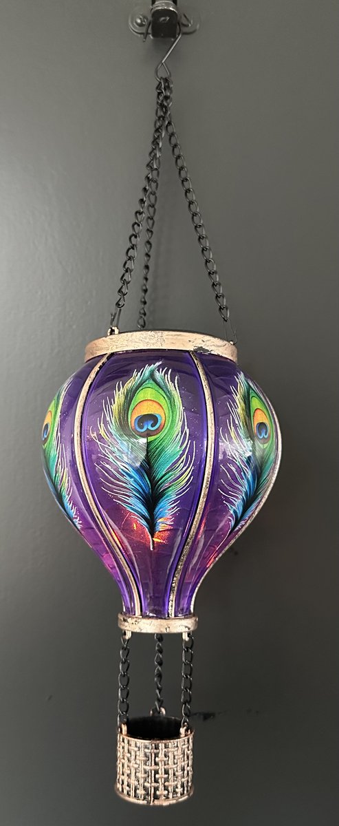 Decoratieve solarlamp luchtballon " met flame LED " - pauwveren print paars - kunststof - hangend model - hoogte 37x dia 11 cm - Tuindecoratie - Tuinverlichting