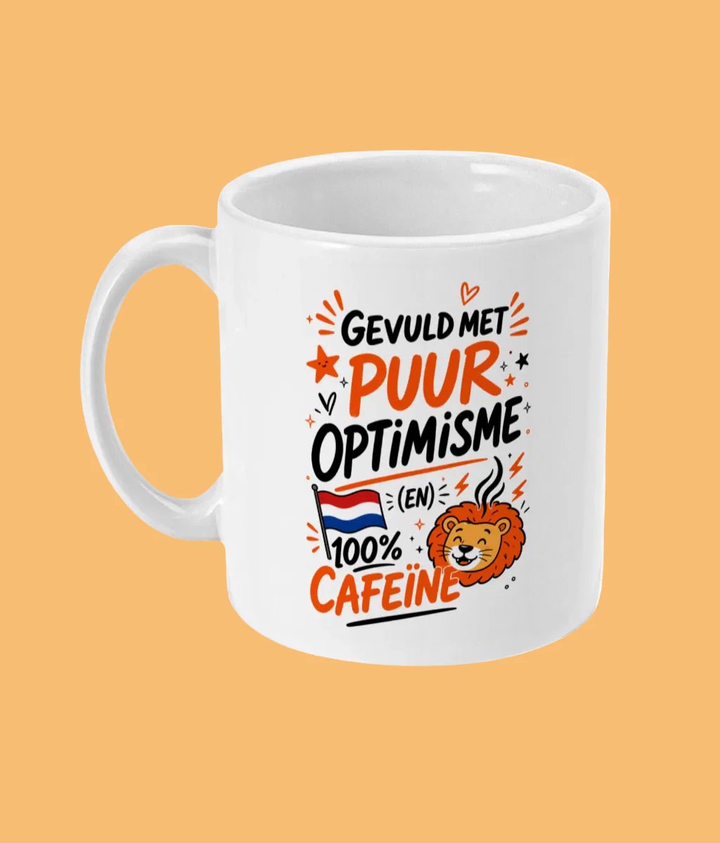 Mokster WK Mok Puur Optimisme & 100% Cafeïne – Grappige Oranje Supporter Mok – Nederlands Elftal Cadeau – Voetbal Mok – Keramische Koffiemok 325 ml