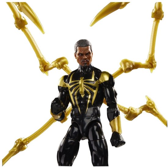 Actiefiguur van Iron Spider met zwart pak, gouden spinnenlogo, armen en details. Mannenfiguur met kort, donker haar.