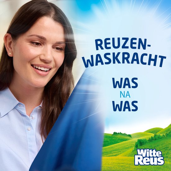 Lachende vrouw in een blauw overhemd, met witte stralen op de achtergrond.