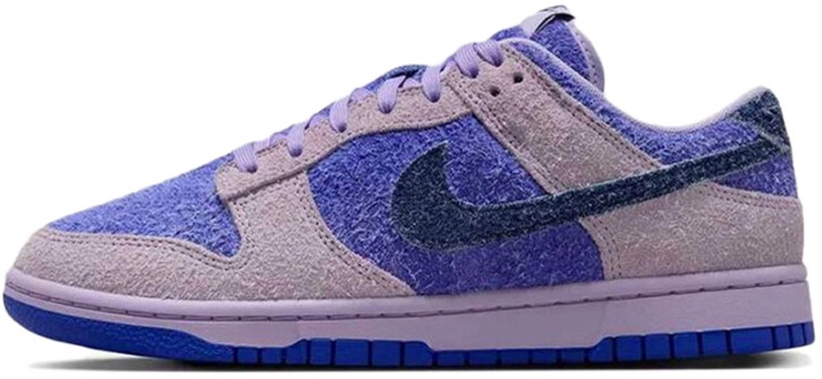 Nike Dunk Low SE ‘Hydrangeas’ Zwart