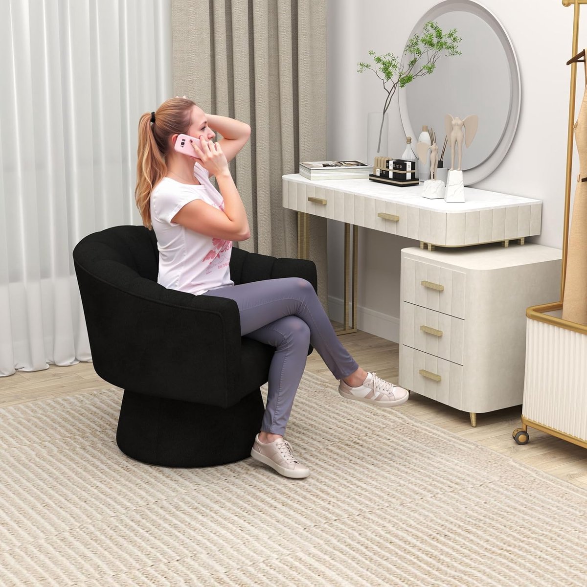 Fauteuil Draaibaar Fluweel Zwart – Luxe Relaxstoel met 360° Draaifunctie, Ergonomische Zitstoel met Armleuningen, Velvet Lounge Stoel voor Woonkamer, Slaapkamer en Kantoor – 69 x 45 x 66 cm – Mobili Bella