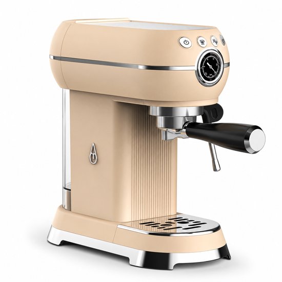 Beige espressomachine met zwarte handgreep en verchroomde details op witte achtergrond.