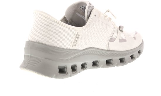 Zijaanzicht van naturel Skechers Glide-Step Pro instapper met dikke grijze zool met openingen.