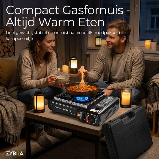 Koppel kookt op een compact Zybra gasfornuis in een gezellige setting met kaarsen.