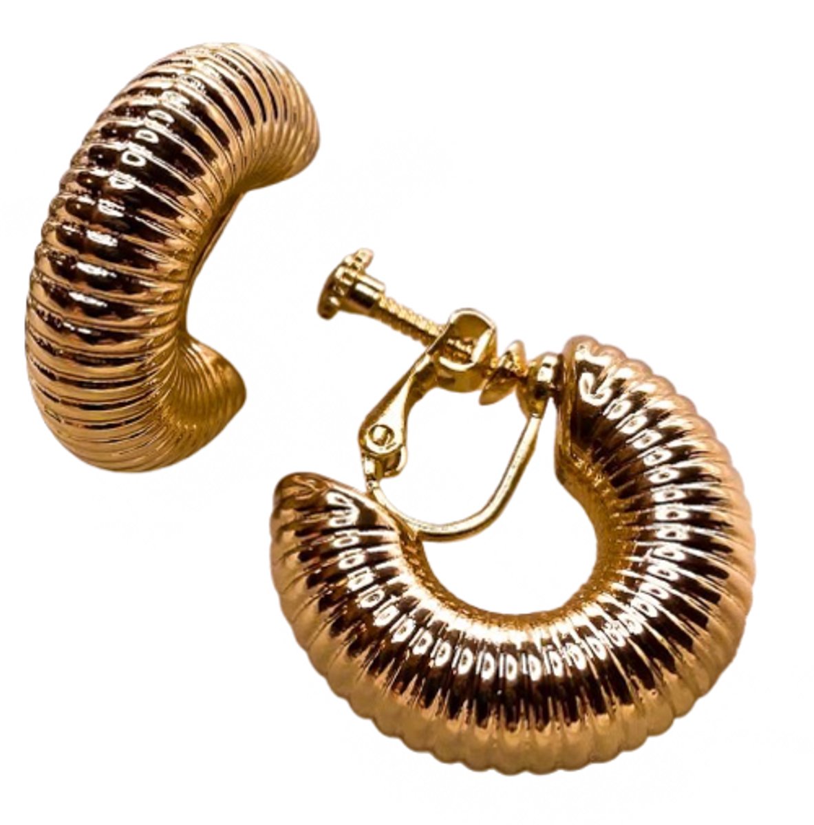 Klipoorbellen.com - Shell ringen/ schelp Klipoorbellen - Goud - goudkleurig- Bold Hoops Collectie - klipoorbellen - clip on oorbellen - oorbellen zonder piercing - oorclip - klemoorbel - nepoorbel