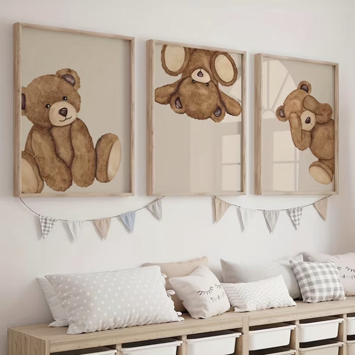 Teddybeer Posters - 3 Stuks - Formaat: 21 x 30 CM / A4 - Beertje / Teddy - Exclusief Lijst - Poster Set - Slaapkamer / Babykamer Versiering - Decoratie - Wanddecoratie - Muurdecoratie - Wandposter - Hoge Kwaliteit - Drieluik - Babyroom / Bedroom