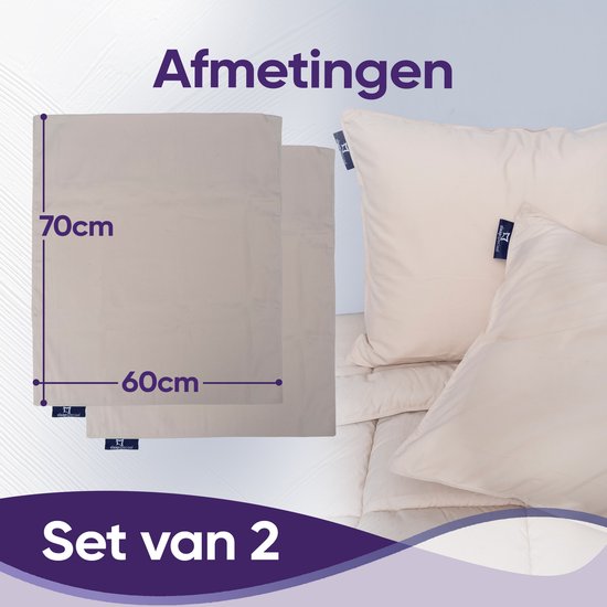 Twee beige kussenslopen naast elkaar, met afmetingen 60x70 cm. Een set van 2.