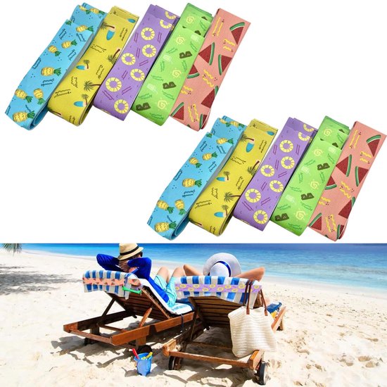 Twee rijen met 5 gekleurde elastische banden met fruit- en zomerse motieven. Twee personen ontspannen op ligstoelen op een zonnig strand.
