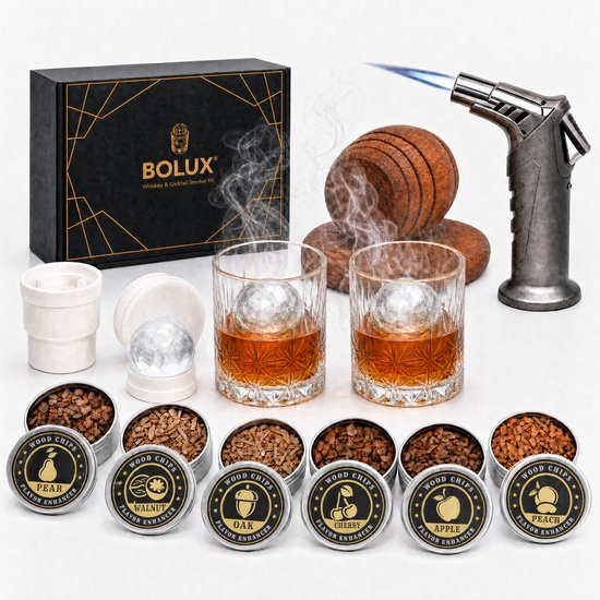 Bolux Whiskey & Cocktail Smoker Kit met twee glazen, ronde ijsvormen, aanmaaktoorts en zes blikjes met houtchips: peer, walnoot, eik, kers, appel, perzik.