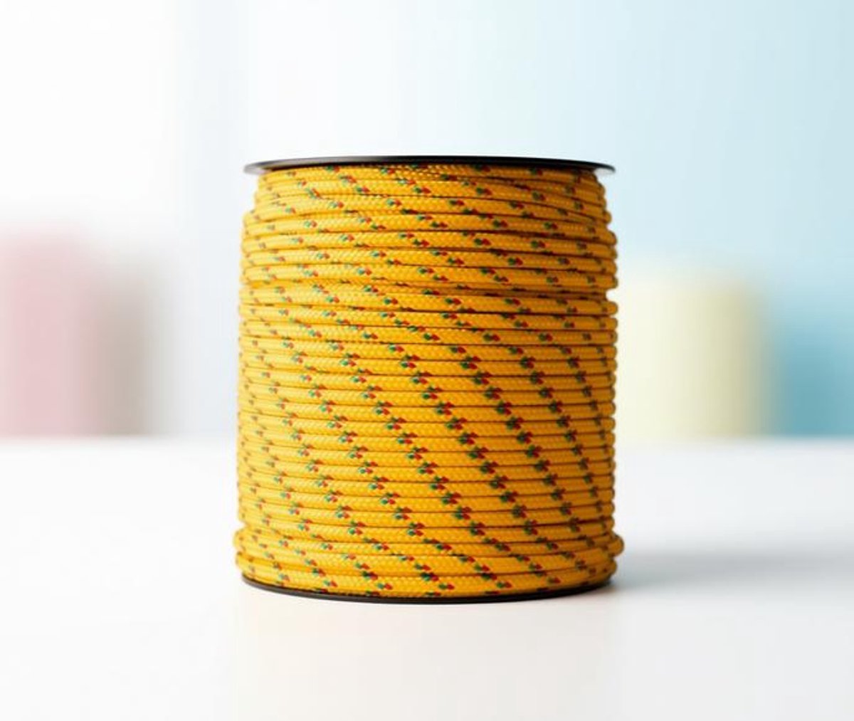 ElleMooi Polypropyleen touw 4mm x 100M - Gevlochten allround touw voor buiten, survival en tuin - Breekkracht 245kg - Geel met rood en groen