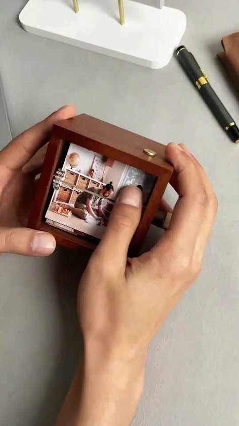 Foto Flipbook met Eigen Tekst & 16 Foto’s – Gepersonaliseerd Houten Animatieboek met Licht – Brown