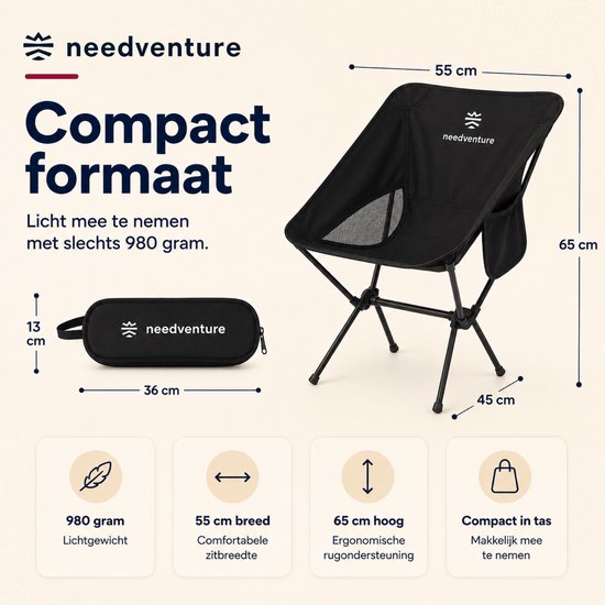 Zwarte, compacte campingstoel met afmetingen en gewicht aangegeven: 980 gram, 55x45x65 cm.