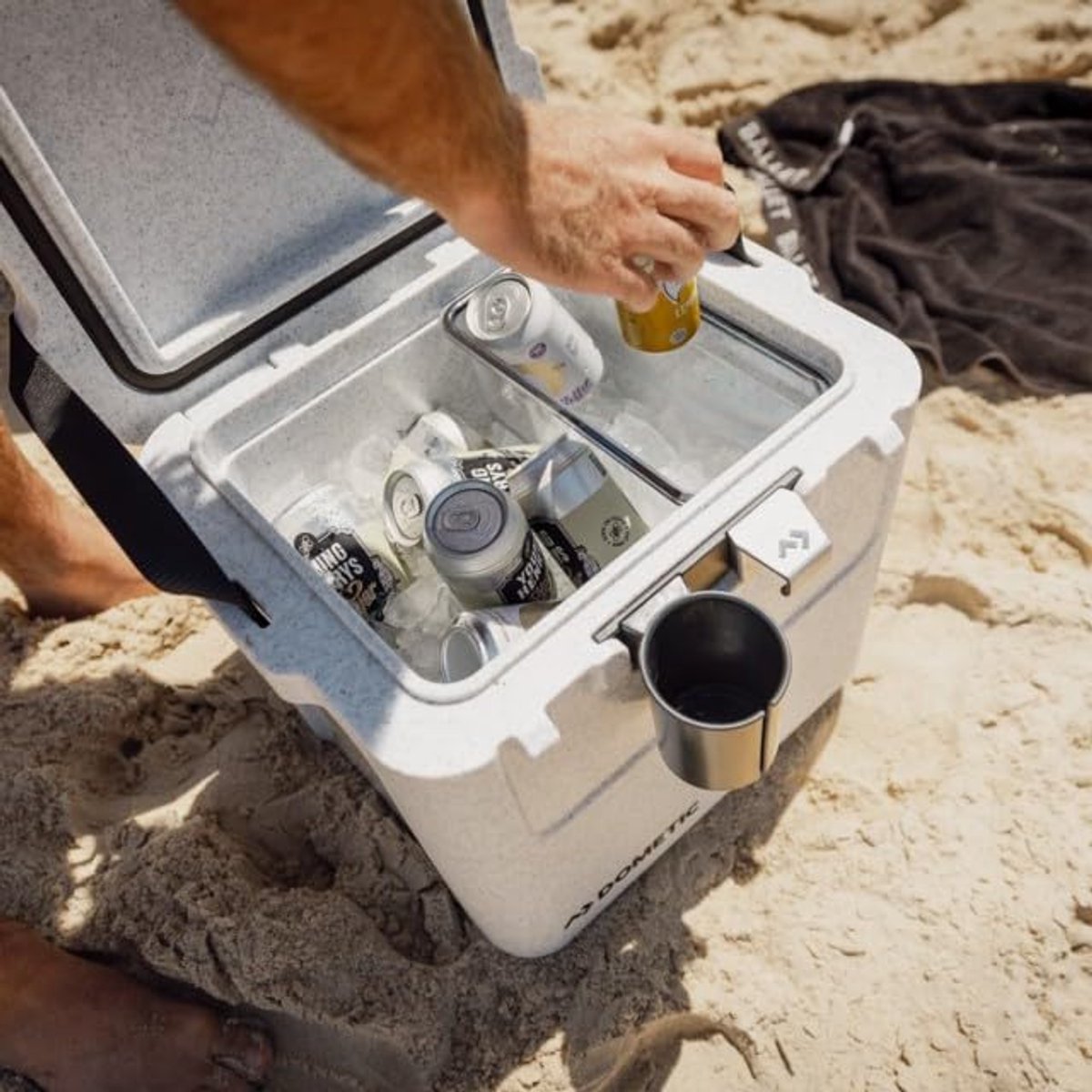 Ijsbox Houder - Bekerhouder Accessoire - Outdoor Gebruik - Robuust PBT Materiaal - 9.5 x 16.3 x 10 cm - Zwart