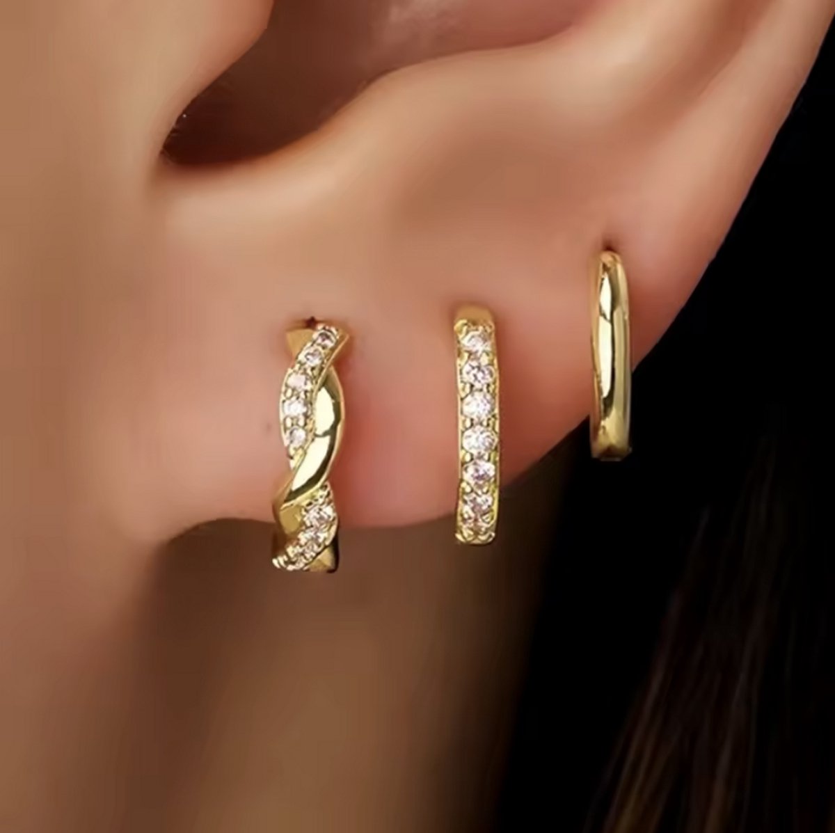 Oorbellen Set - 3 stuks - Kleur: Goud - 3 stuks - Luxe Oorbellen - Incl. Cadeauverpakking - Oorhangers / Oorring / Oorknopjes - Hoge Kwaliteit RVS - Stainless Steel / Roestvrijstaal - Verkleurt Niet - Oorbellen Set - Oorbellen Vrouwen / Dames