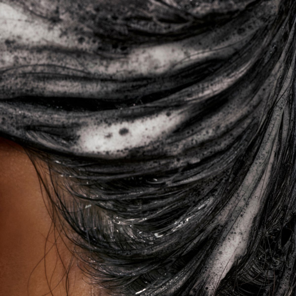 Olaplex No. 4 Bond Maintenance Shampoo thumbnail 4