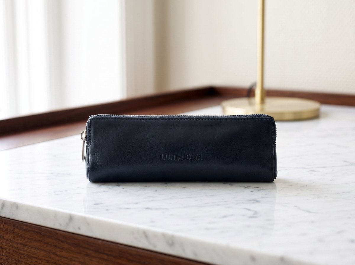 Lundholm leren etui pennenetui leer donkerblauw - pennenzak volwassenen deluxe - cadeau voor vrouw - vrouwen cadeautjes | Scandinavisch design - Lundholm Arvika serie etuis