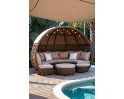 Luxe Polyrotan Zonne-eiland met LED Verlichting & Zonnepaneel 180 cm – Inclusief Kussens, Weerbestendige Tuinligbank met Beschermhoes – Bruin | Furnitureland