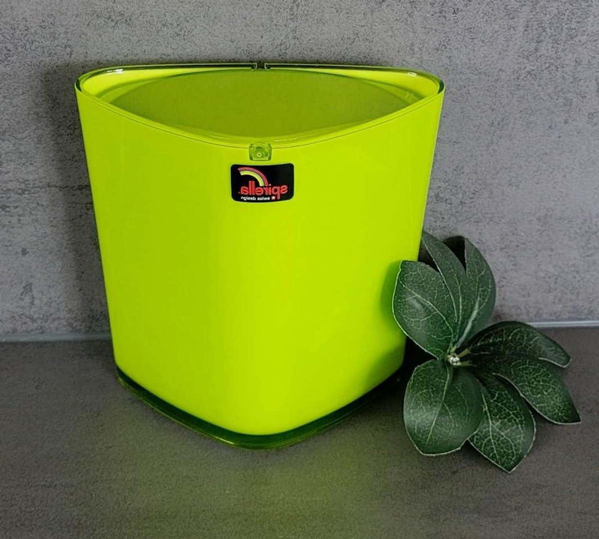 Afvalbak Driehoekig - Cosmetica Emmer Tafel - Badkamer Afval - Hoogglans Design - 1 Liter - Kiwi Groen