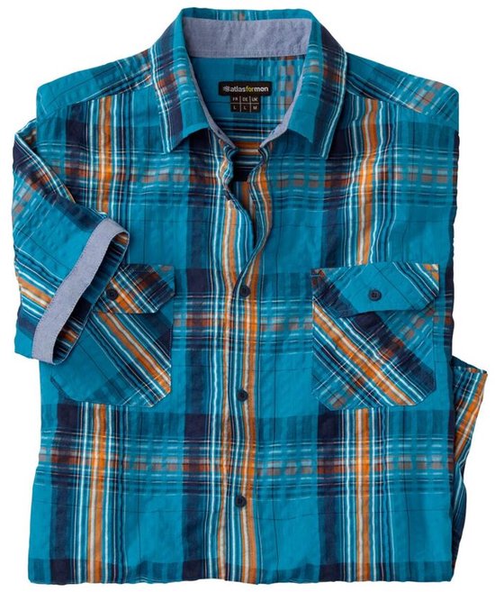 Dubbel gevouwen blauw geruit overhemd met oranje en witte ruitjes, korte mouwen en twee borstzakken.