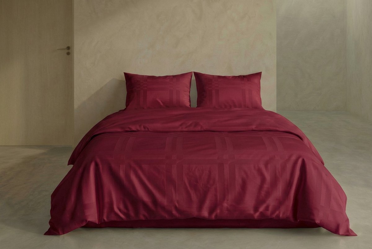 Caro - Dekbedovertrek Set - 100% Katoen Satijn - 230 TC - 140x200/220 cm + Kussensloop - Bordeaux - Jacquard geweven patroon