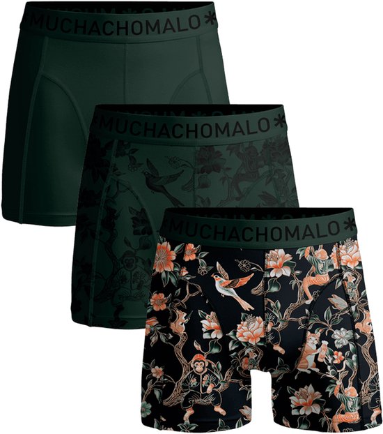 Drie Muchachomalo boxershorts: een effen groene, een groene met een subtiele print en een zwarte met een bloemen- en dierenprint.