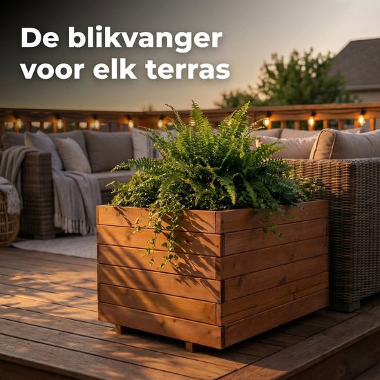 Houten plantenbak op een terras met loungebanken en verlichting.
