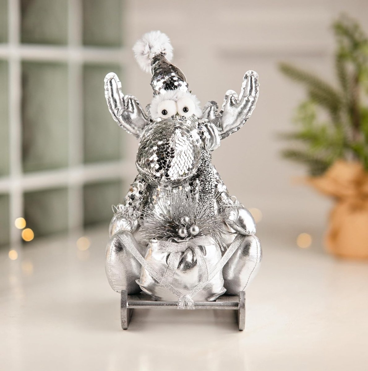 Rendier met slee decoratie - Kerstbeeldje ornament - Feestelijke aankleding huis - Zilveren pailletten afwerking – foto 5