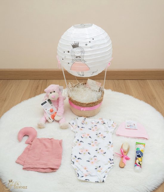 Kraamcadeau Meisje 10 stuks - Newborn - Hawsaz.nl Cadeau - Genderneutraal kraamcadeau - Geschenkset unisex - Babygeschenkset - Babyshower - Knuffel - Gepersonaliseerde cadeaus - Geurkaars - Geurstokjes - Zwitsal Babyverzorging van Hawsaz.nl — afbeelding 2