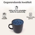 Zwarte mok met blauw gespikkeld interieur, met pictogrammen voor veilig verpakt, vrij van stoffen, en getest.