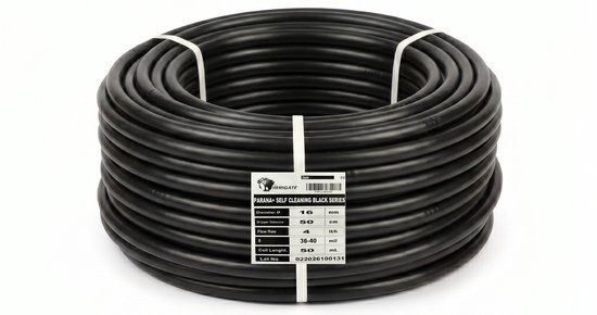 Zwarte, opgerolde druppelslang van 50 meter, met label "PARANA+ SELF CLEANING BLACK SERIES".