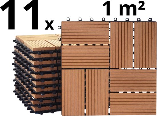 Stapel houten composiet terrastegels met 8 latjes per tegel, 11 stuks voor 1 m².