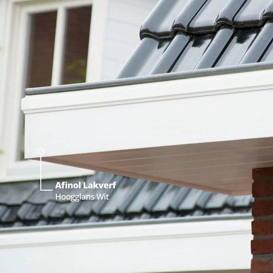 Af έργο aan een wit huis met Afinol Lakverf Hoogglans Wit.