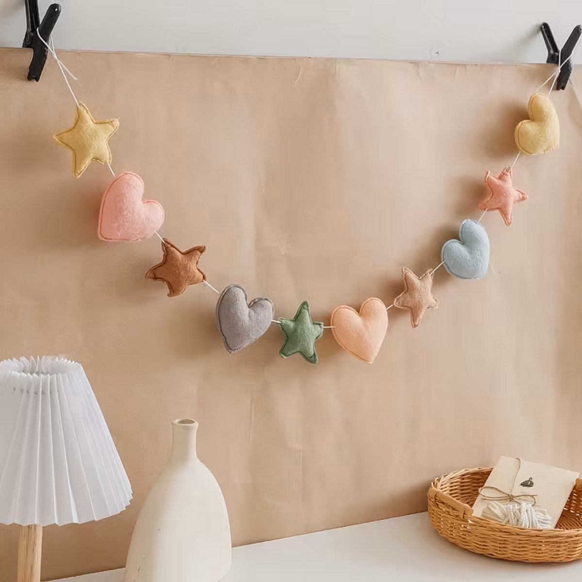 Kinderkamer Slinger hartjes en sterretjes– Slinger babykamer - Meisjesslinger - Babykamer Decoratie – Versiering babykamer - Aankleding - Wanddecoratie Slaapkamer Kind - Slinger hart