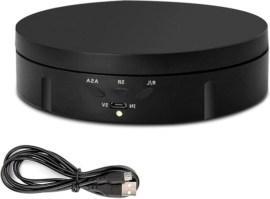 Zwarte draaitafel met USB-kabel en bedieningsknoppen aan de voorkant.