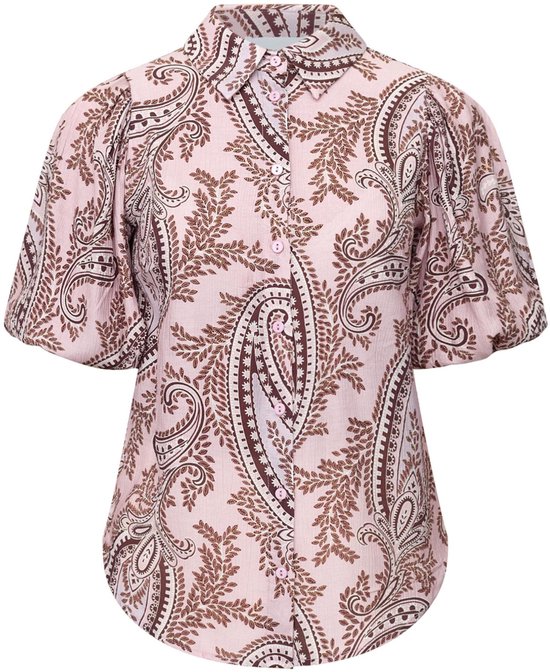 Blouse rose pâle à motif cachemire, boutons sur le devant et manches bouffantes.